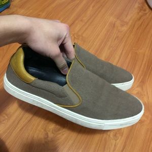 burberry sneaker size 9 for steal.....good flex:))